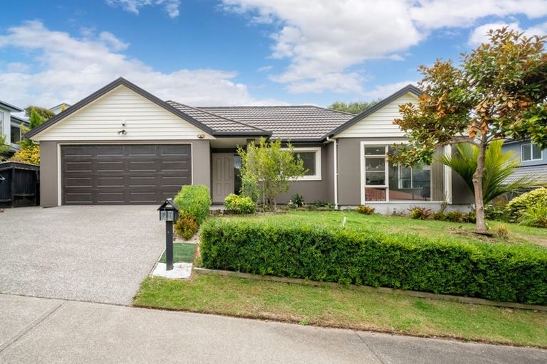 Photo of property in 50 Te Puia Drive, Aotea, Porirua, 5024