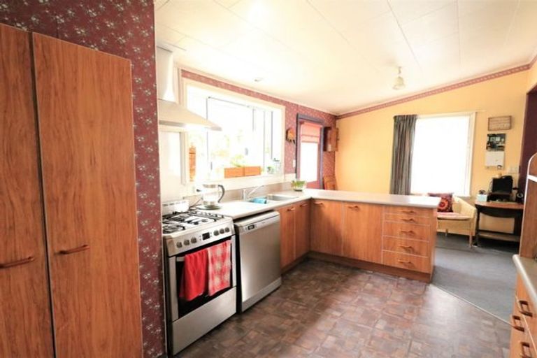 Photo of property in 17 Thynne Street, Foxton, 4814