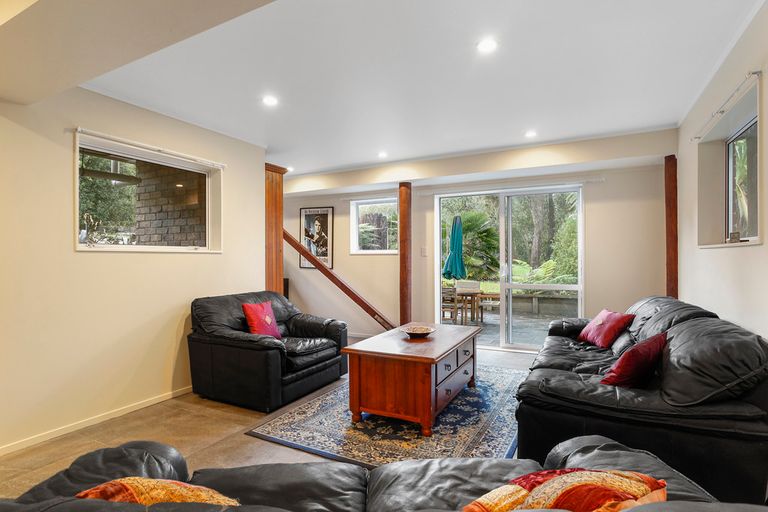 Photo of property in 177 Shaw Road, Oratia, Auckland, 0604