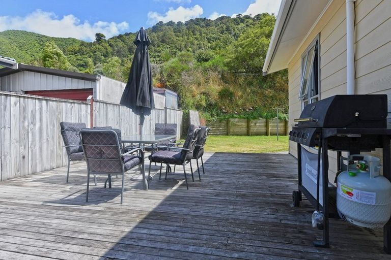 Photo of property in 41 Hartford Crescent, Totara Park, Upper Hutt, 5018