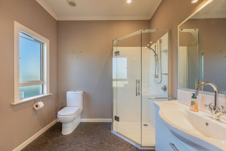 Photo of property in 16 Abbotsford Road, Waipawa, 4210