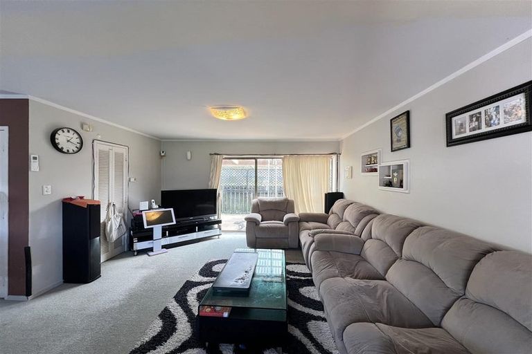 Photo of property in 45b Kurnell Drive, Botany Downs, Auckland, 2010