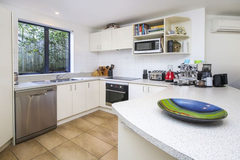 Photo of property in 70 Wood Bay Road, Titirangi, Auckland, 0604