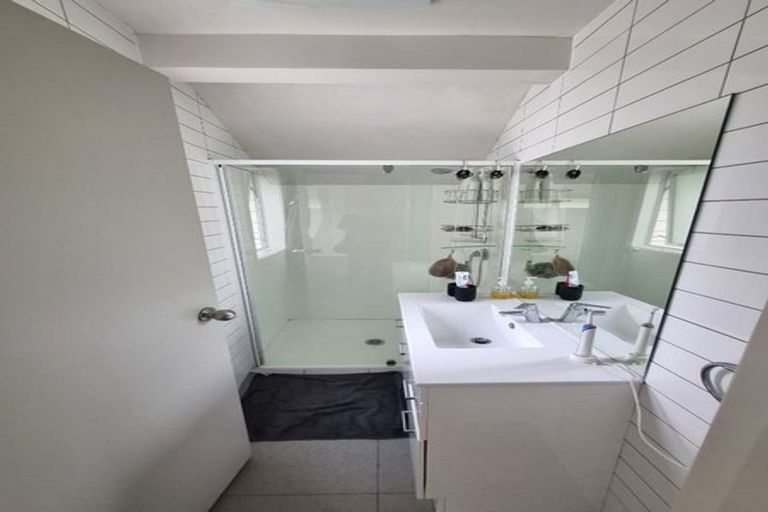 Photo of property in 6b Binsted Road, New Lynn, Auckland, 0600