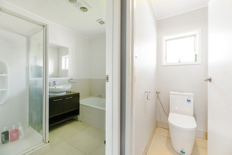 Photo of property in 2 April Place, Red Hill, Papakura, 2110