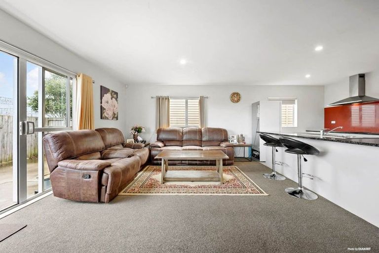 Photo of property in 30 Popokatea Drive, Takanini, 2112