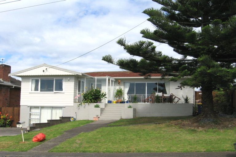 Photo of property in 102 Sylvan Avenue, Northcote, Auckland, 0627