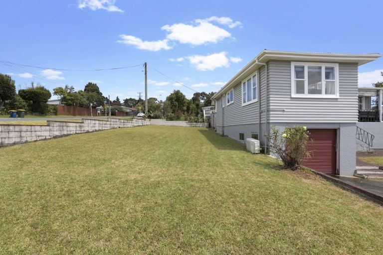 Photo of property in 21 Parrs Cross Road, Henderson, Auckland, 0612