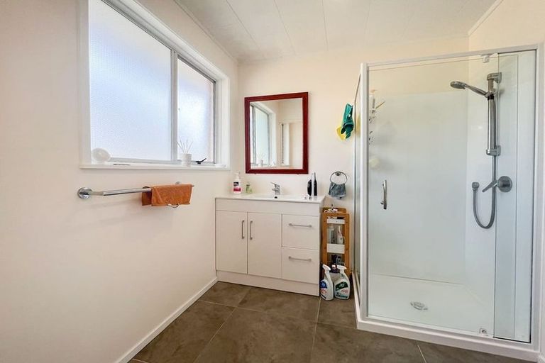 Photo of property in 26 Reynolds Place, Torbay, Auckland, 0630