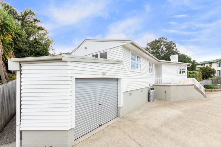 Photo of property in 10 Winifred Avenue, Bayview, Auckland, 0629