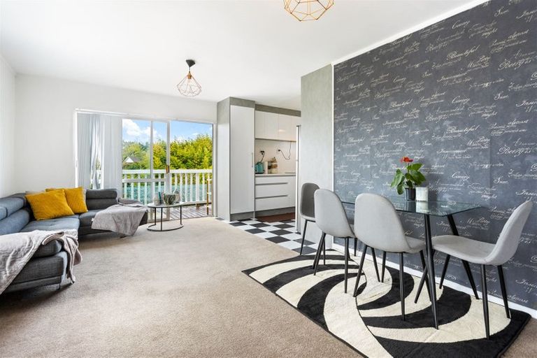 Photo of property in 1/323 Triangle Road, Massey, Auckland, 0614