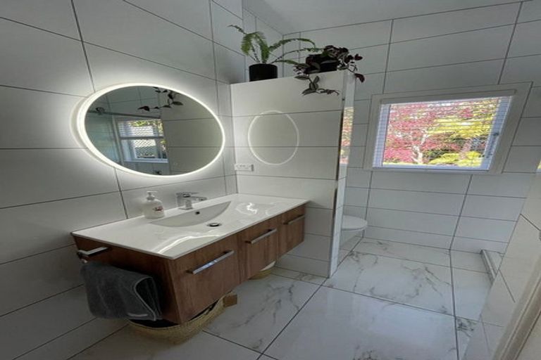 Photo of property in 6 Fendalton Crescent, Pinehaven, Upper Hutt, 5019