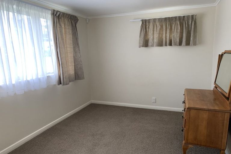 Photo of property in 2/24 Garadice Road, Rothesay Bay, Auckland, 0630