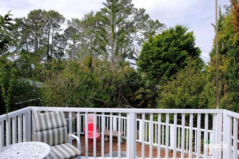 Photo of property in 26 Crystal Avenue, Glendene, Auckland, 0602