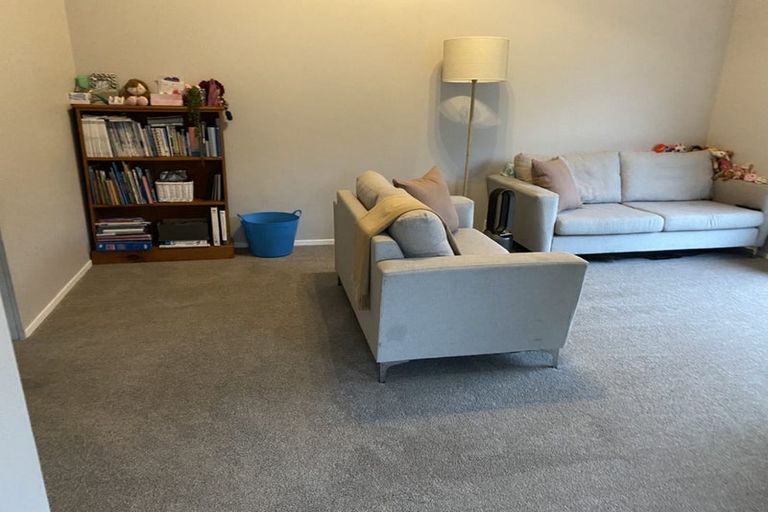 Photo of property in 43 Deverell Place, Northcross, Auckland, 0632