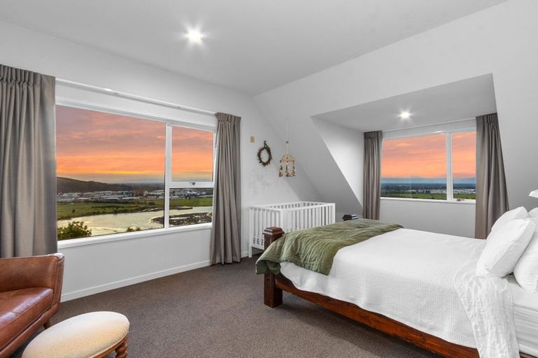 Photo of property in 87 Cannon Hill Crescent, Mount Pleasant, Christchurch, 8081