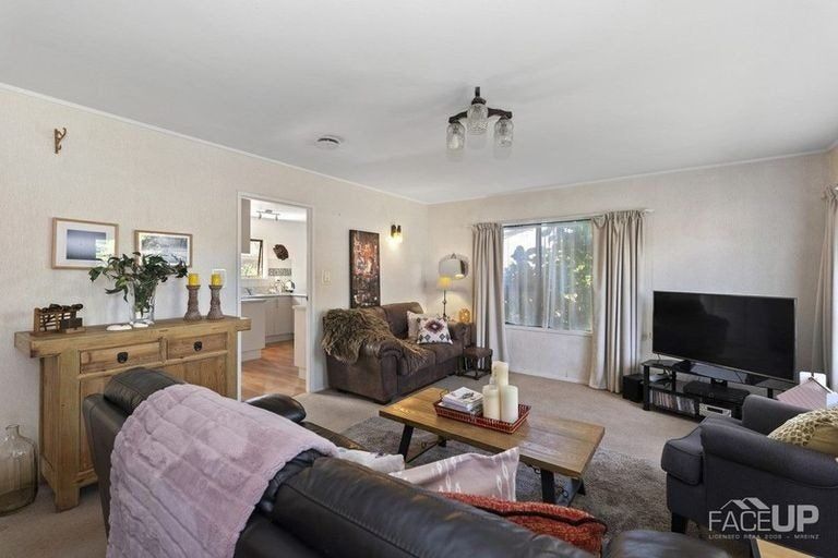 Photo of property in 1/14 Ti Nana Crescent, Henderson, Auckland, 0610