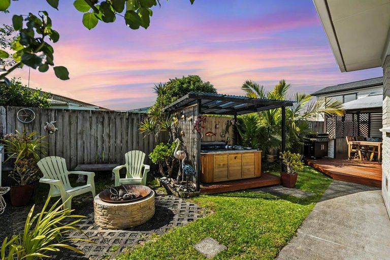 Photo of property in 2/38 Blacklock Avenue, Henderson, Auckland, 0612