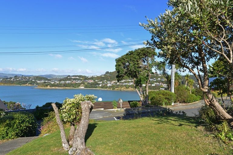 Photo of property in 49 Seaview Road, Paremata, Porirua, 5024