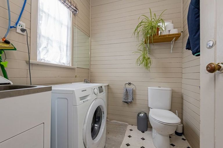 Photo of property in 8 Graham Place, West End, Palmerston North, 4410