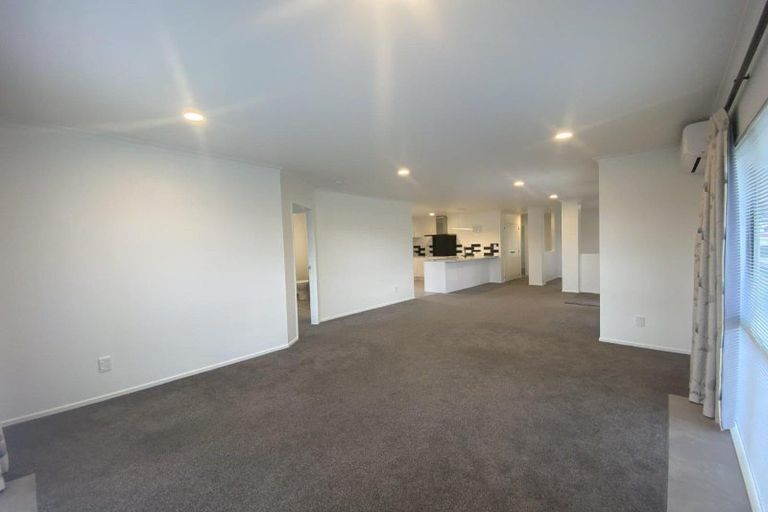 Photo of property in 30 Bay Street, Red Beach, 0932