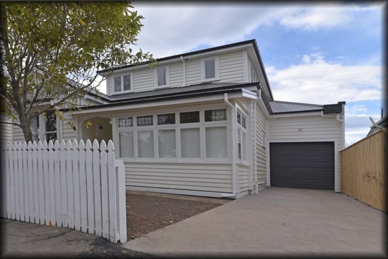 Photo of property in 40 Napier Terrace, Hospital Hill, Napier, 4110