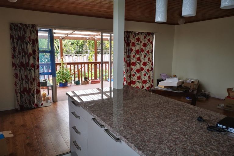 Photo of property in 3/14 Cezanne Place, New Lynn, Auckland, 0600