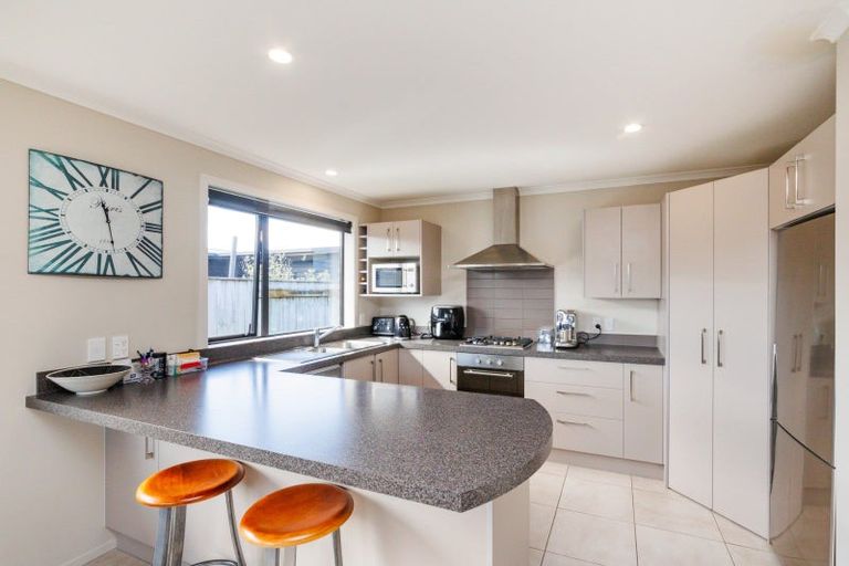 Photo of property in 16 Lorenzo Place, Kelvin Grove, Palmerston North, 4414