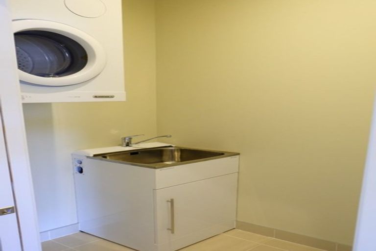 Photo of property in 2/19 Collins Avenue, Tawa, Wellington, 5028