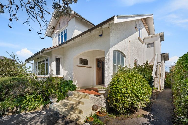 Photo of property in 3 Cambridge Terrace, Devonport, Auckland, 0624