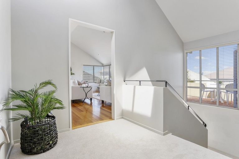 Photo of property in 2/43 Princes Street, Northcote Point, Auckland, 0627