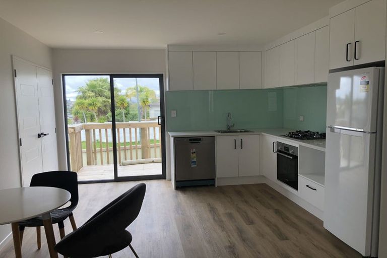 Photo of property in 8 Keating Rise, Northcross, Auckland, 0632