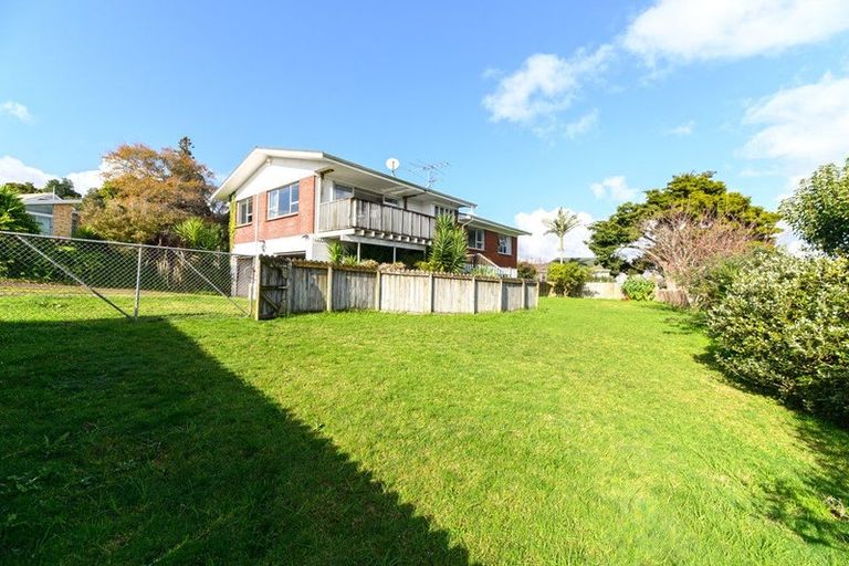Photo of property in 2 April Place, Red Hill, Papakura, 2110