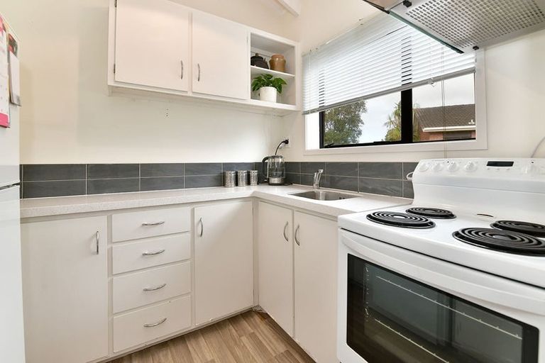 Photo of property in 12 Bellbird Place, Orewa, 0931