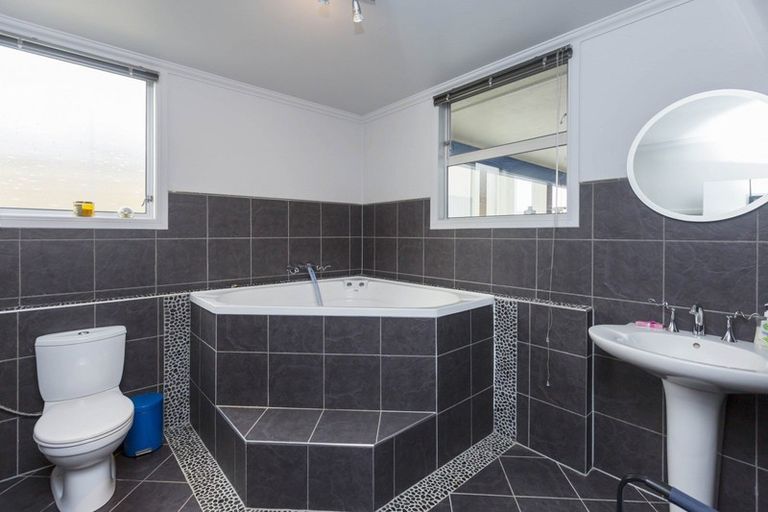 Photo of property in 53 Hillside Drive, Maoribank, Upper Hutt, 5018