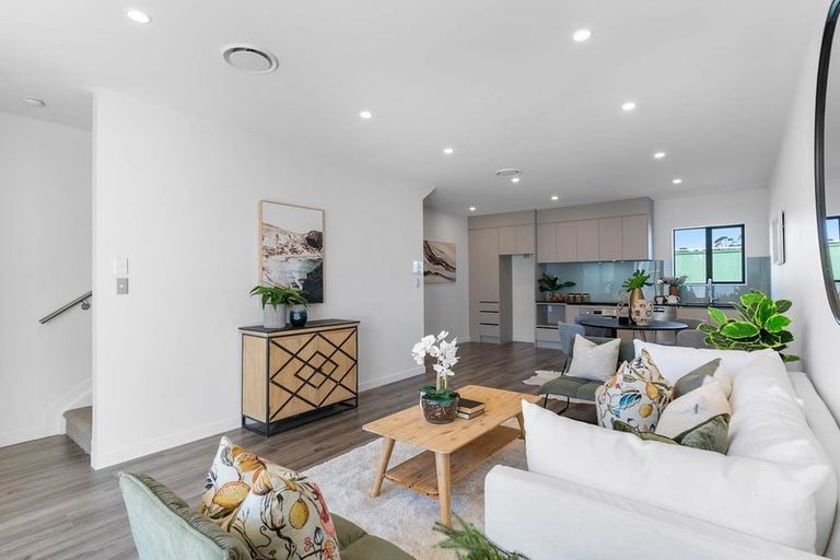 Photo of property in 121b Sycamore Drive, Sunnynook, Auckland, 0620