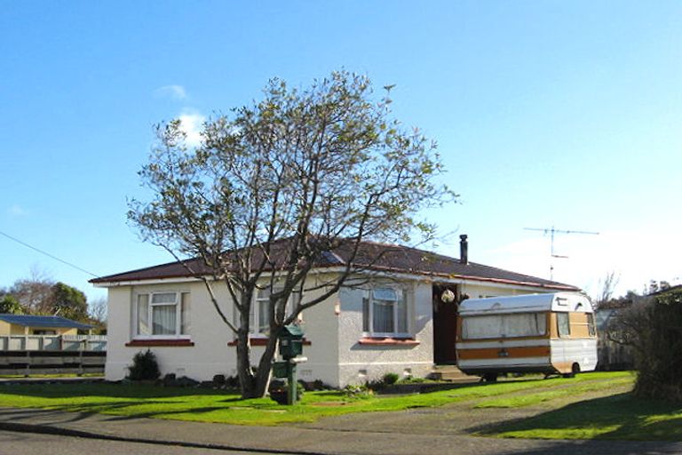 Photo of property in 38 Renfrew Street, Waikiwi, Invercargill, 9810