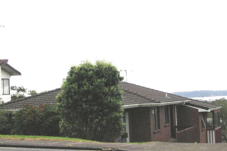 Photo of property in 2/4219 Great North Road, Glendene, Auckland, 0602