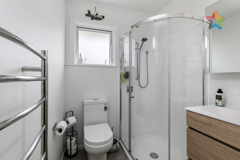 Photo of property in 20a Holyoake Crescent, Avalon, Lower Hutt, 5011