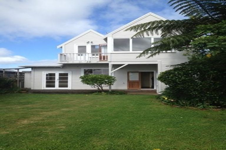 Photo of property in 172 Nevay Road, Karaka Bays, Wellington, 6022