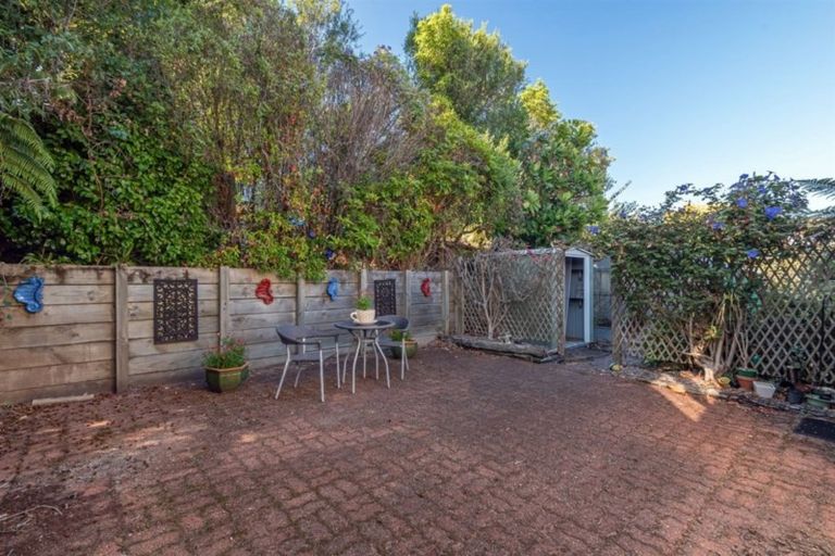 Photo of property in 2/3 Killarney Avenue, Torbay, Auckland, 0630