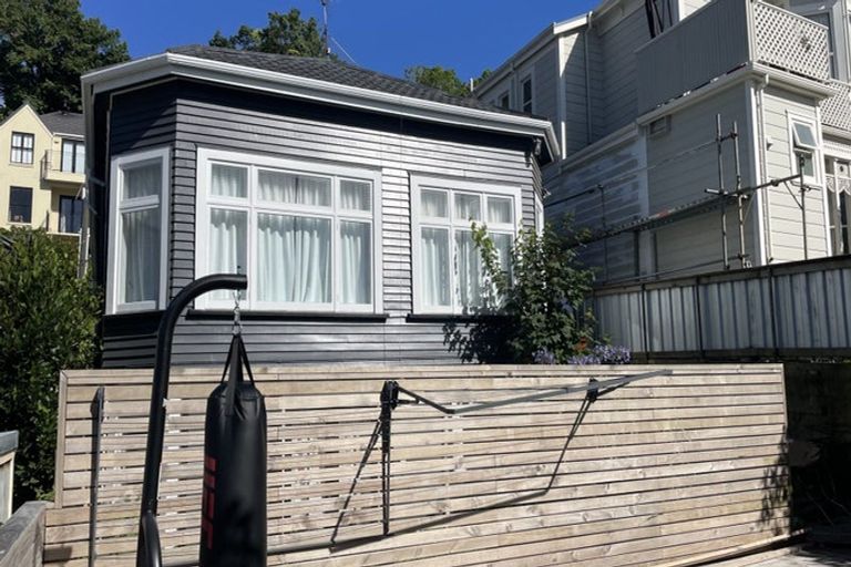 Photo of property in 361 The Terrace, Te Aro, Wellington, 6011