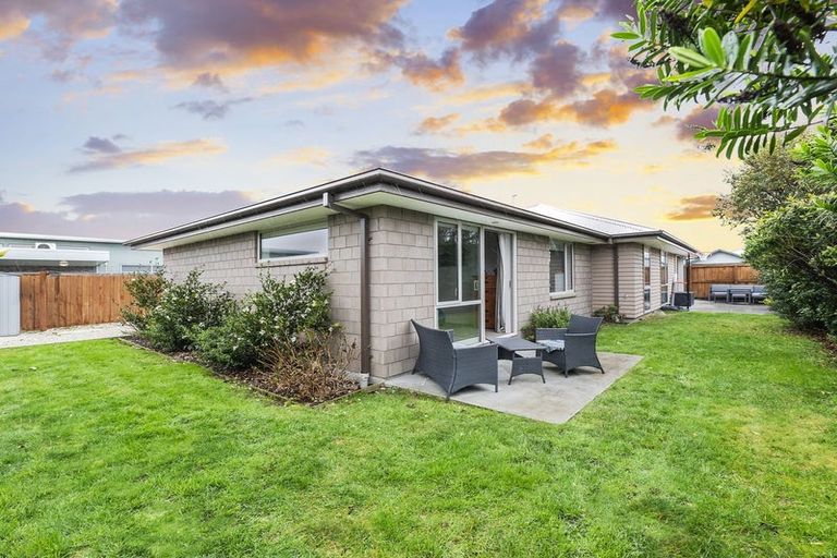 Photo of property in 100 Shillingford Boulevard, Rolleston, 7615