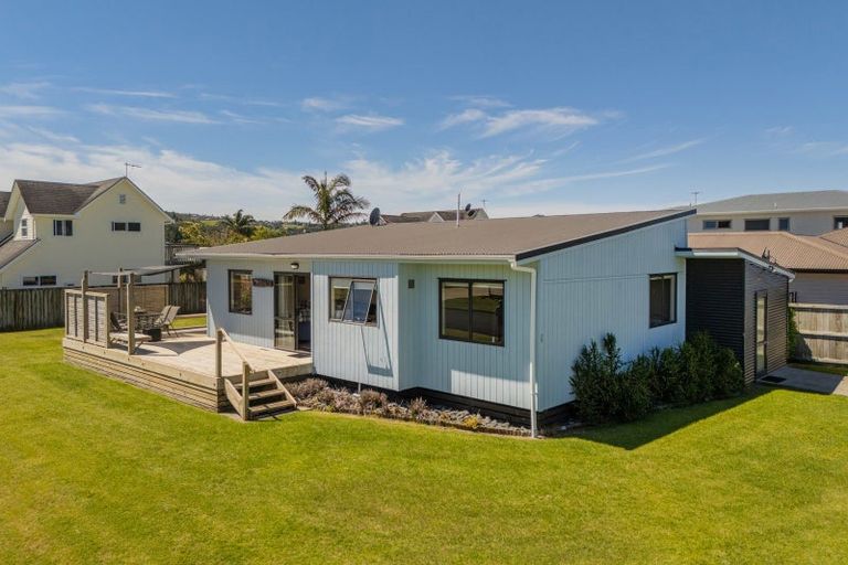 Photo of property in 15 Marlin Street, Whitianga, 3510