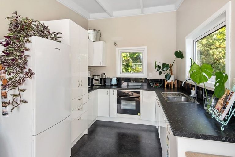 Photo of property in 1/72 Homebush Road, Khandallah, Wellington, 6035