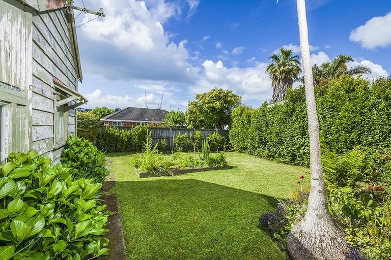 Photo of property in 16 David Street, Bayswater, Auckland, 0622