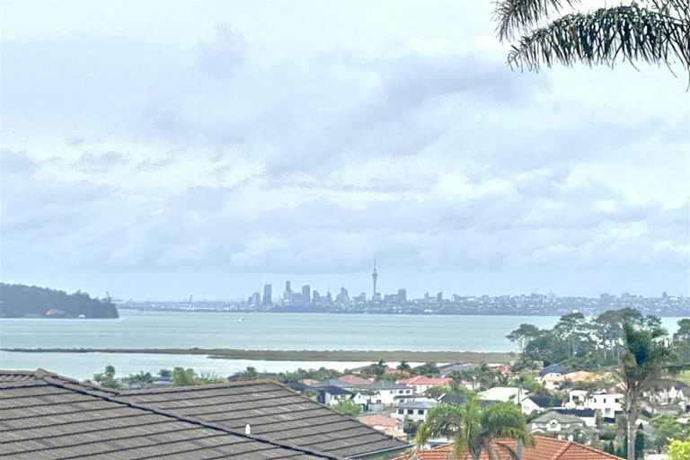 Photo of property in 9 Whiting Grove, West Harbour, Auckland, 0618