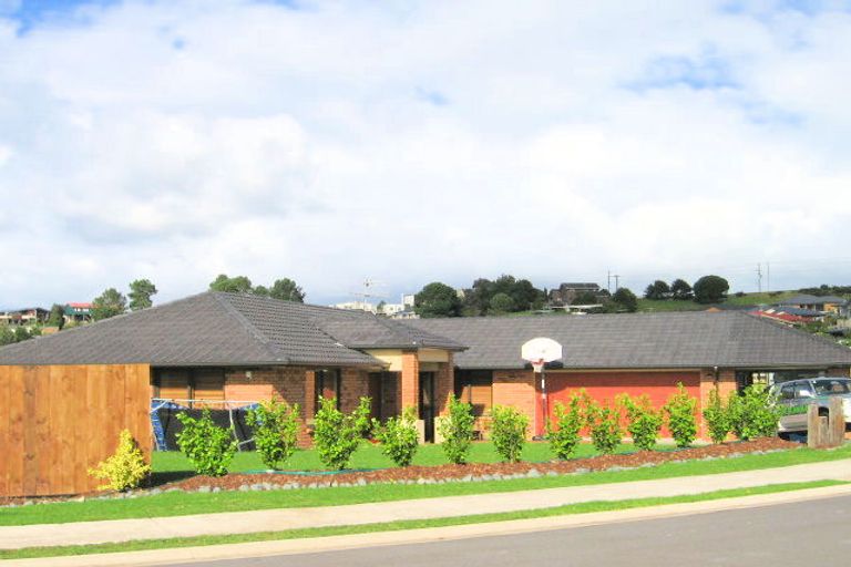 Photo of property in 38 Roberta Crescent, Orewa, 0931