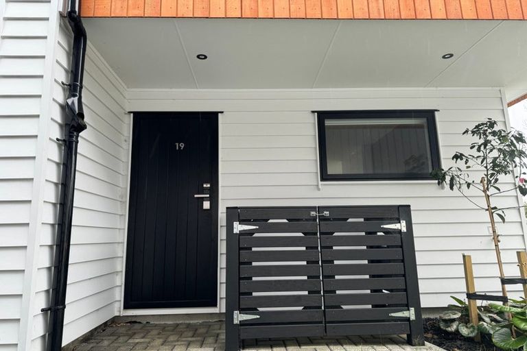 Photo of property in 19 Windy Ridge Road, Glenfield, Auckland, 0629