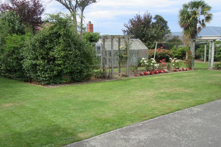 Photo of property in 33 Rhodes Street, Waimate, 7924